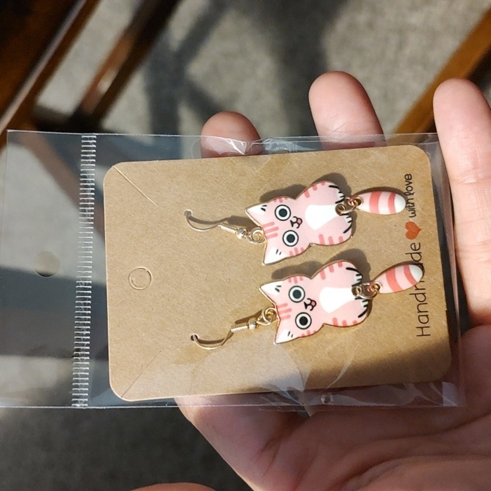 Cat Dangle Earrings - Picture 1 of 2